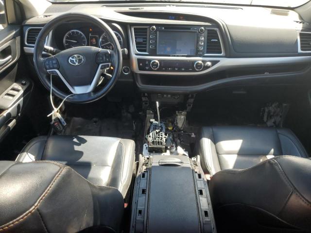 5TDJZRFH1JS803359 - 2018 TOYOTA HIGHLANDER SE SILVER photo 8