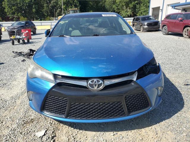4T1BF1FKXHU686229 - 2017 TOYOTA CAMRY LE BLUE photo 5
