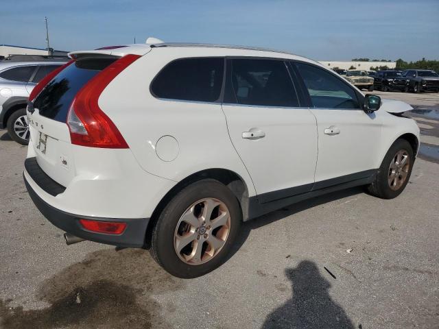 YV4952DL4D2381190 - 2013 VOLVO XC60 3.2 WHITE photo 3