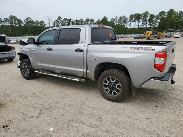 5TFEW5F14GX201385 - 2016 TOYOTA TUNDRA CREWMAX SR5 SILVER photo 2