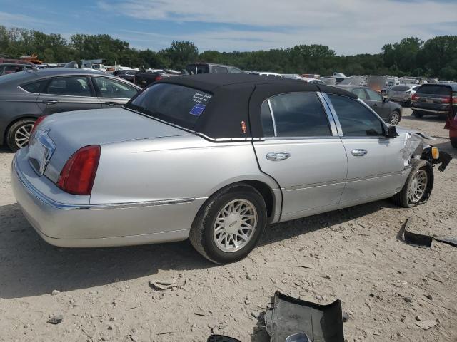 1LNHM82W3XY648351 - 1999 LINCOLN TOWN CAR SIGNATURE ვერცხლისფერი ფოტო 3