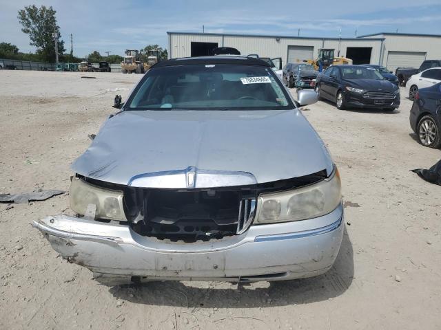 1LNHM82W3XY648351 - 1999 LINCOLN TOWN CAR SIGNATURE ვერცხლისფერი ფოტო 5