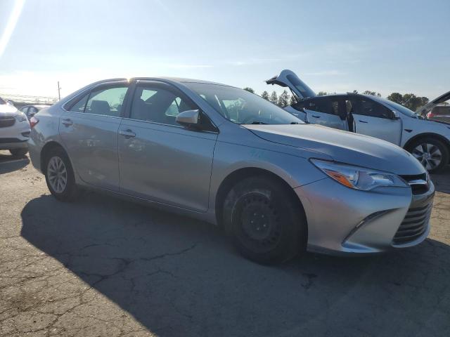 4T1BF1FK1FU098085 - 2015 TOYOTA CAMRY LE SILVER photo 4