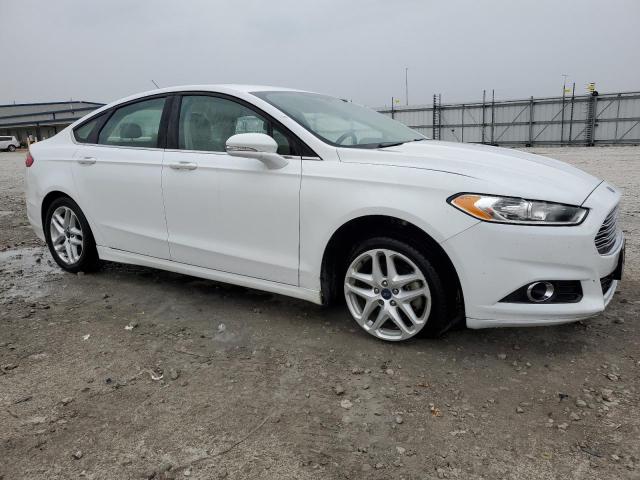 3FA6P0H70GR303397 - 2016 FORD FUSION SE WHITE photo 4