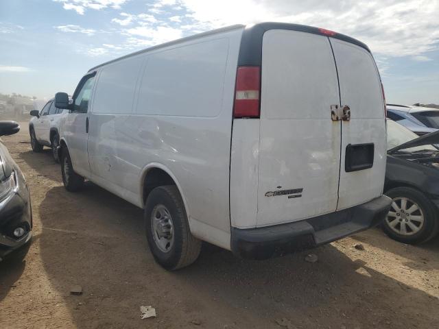 1GCWGFCA7B1129119 - 2011 CHEVROLET EXPRESS G2 WHITE photo 2