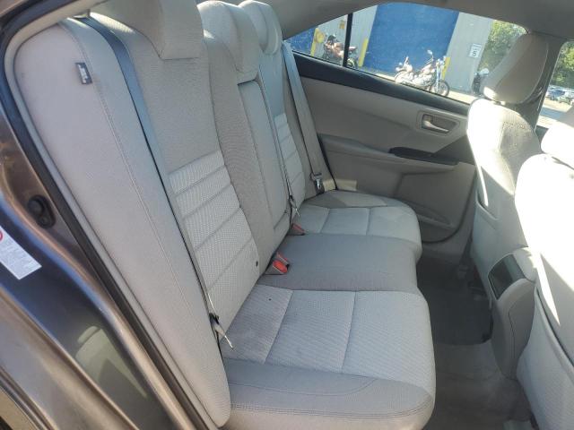 4T4BF1FKXGR569433 - 2016 TOYOTA CAMRY LE 灰色 照片 10