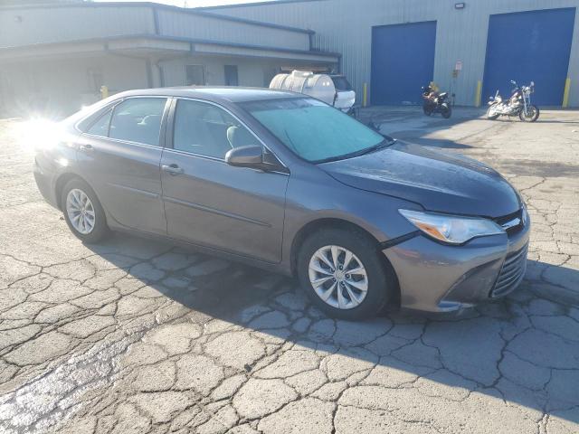 4T4BF1FKXGR569433 - 2016 TOYOTA CAMRY LE 灰色 照片 4