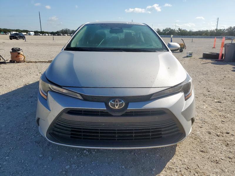 5YFB4MDE6RP117241 - 2024 TOYOTA COROLLA LE ვერცხლისფერი ფოტო 5
