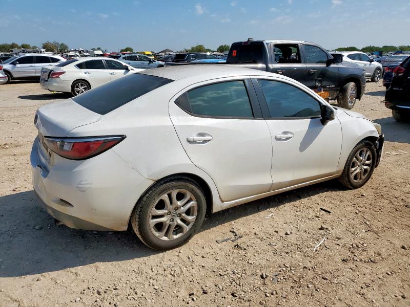 3MYDLBZV1GY109488 - 2016 TOYOTA SCION IA WHITE photo 3