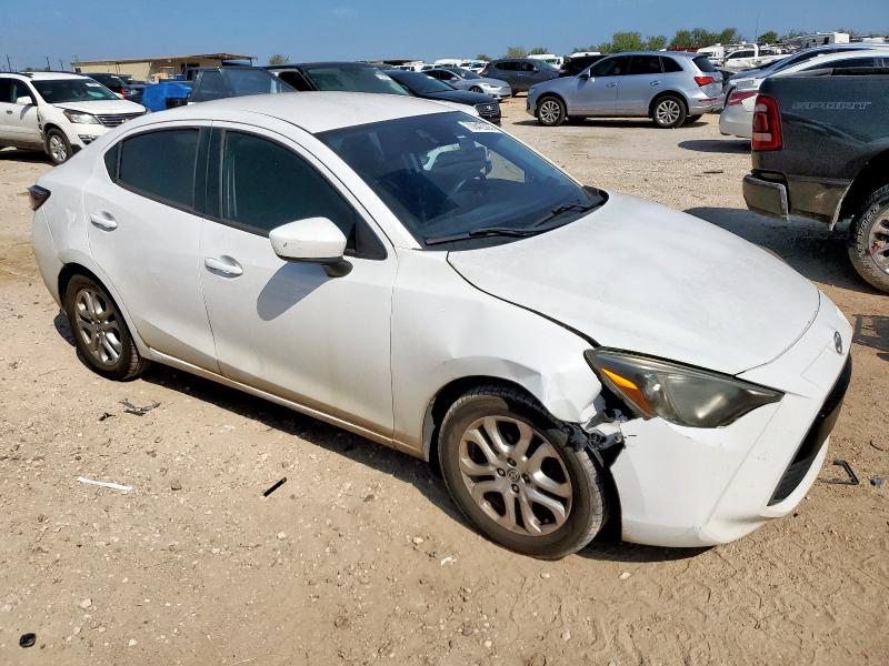 3MYDLBZV1GY109488 - 2016 TOYOTA SCION IA WHITE photo 4