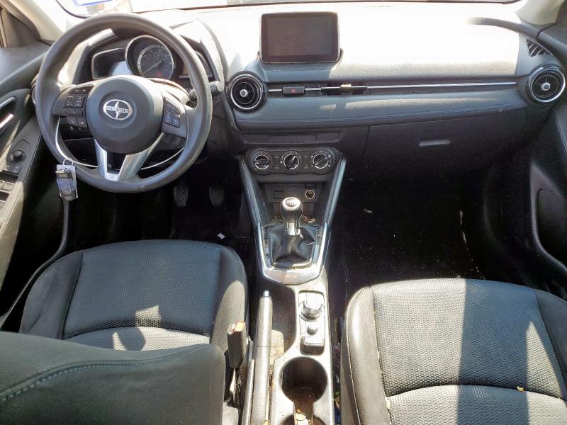 3MYDLBZV1GY109488 - 2016 TOYOTA SCION IA WHITE photo 8