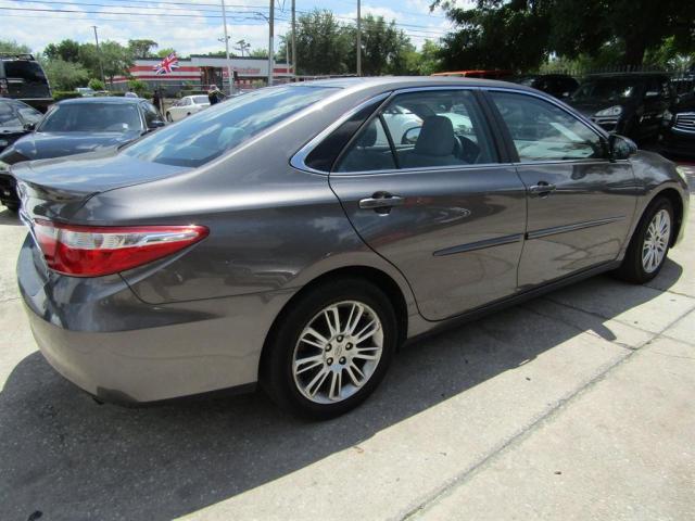 4T4BF1FK6FR4831XX - 2015 TOYOTA CAMRY LE GRAY photo 4