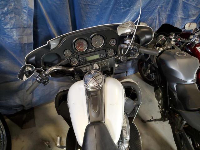 1HD1FC4127Y677584 - 2007 HARLEY-DAVIDSON FLHTCUI თეთრი ფოტო 5
