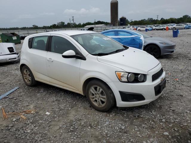 1G1JC6SH2F4195997 - 2015 CHEVROLET SONIC LT თეთრი ფოტო 4
