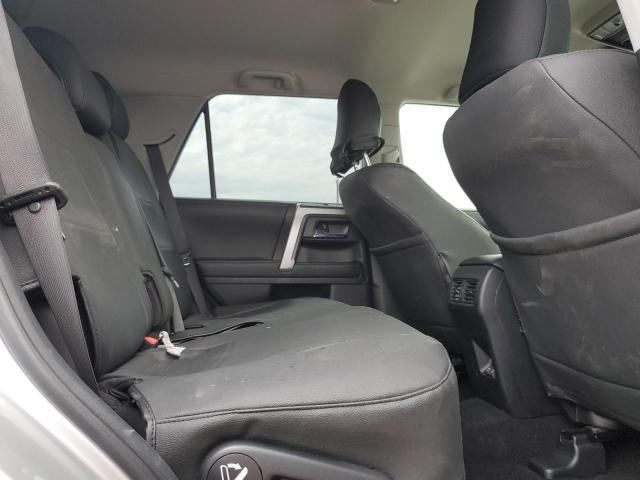 JTEMU5JR9N5972542 - 2022 TOYOTA 4RUNNER SR5/SR5 PREMIUM SILVER photo 11