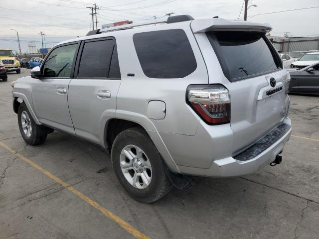 JTEMU5JR9N5972542 - 2022 TOYOTA 4RUNNER SR5/SR5 PREMIUM SILVER photo 2