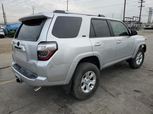 JTEMU5JR9N5972542 - 2022 TOYOTA 4RUNNER SR5/SR5 PREMIUM SILVER photo 3