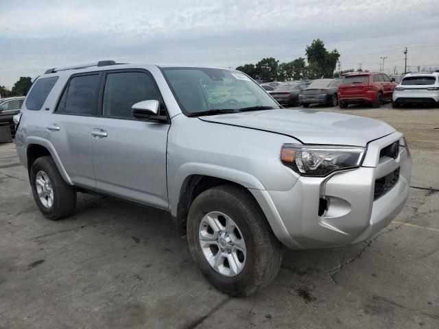 JTEMU5JR9N5972542 - 2022 TOYOTA 4RUNNER SR5/SR5 PREMIUM SILVER photo 4