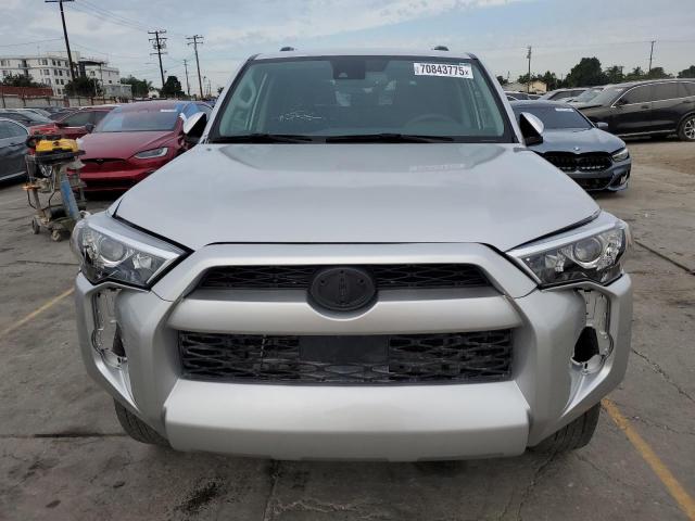 JTEMU5JR9N5972542 - 2022 TOYOTA 4RUNNER SR5/SR5 PREMIUM SILVER photo 5