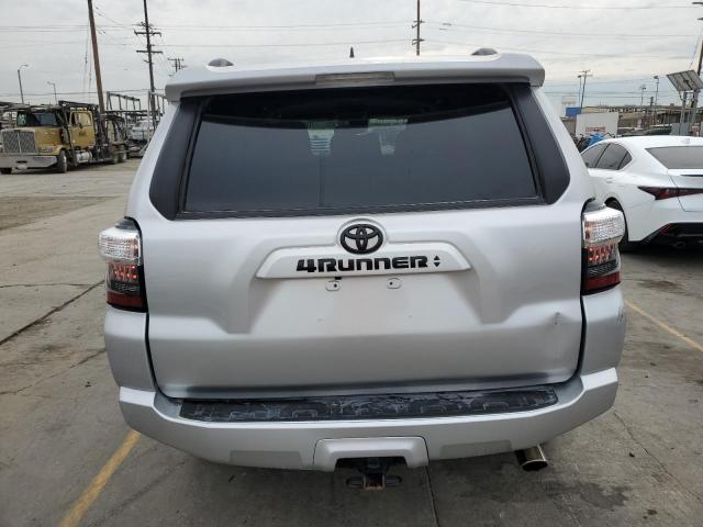 JTEMU5JR9N5972542 - 2022 TOYOTA 4RUNNER SR5/SR5 PREMIUM SILVER photo 6
