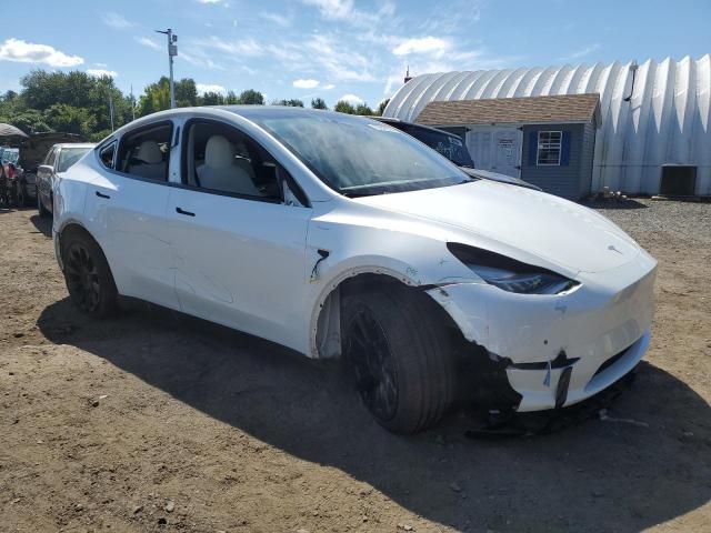 7SAYGAEE6NF429082 - 2022 TESLA MODEL Y WHITE photo 4