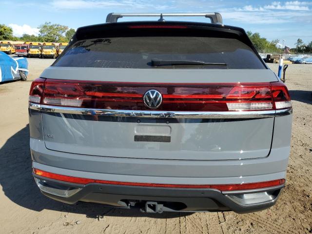1V2WE2CA2RC220746 - 2024 VOLKSWAGEN ATLAS CROS SE Gris photo 6