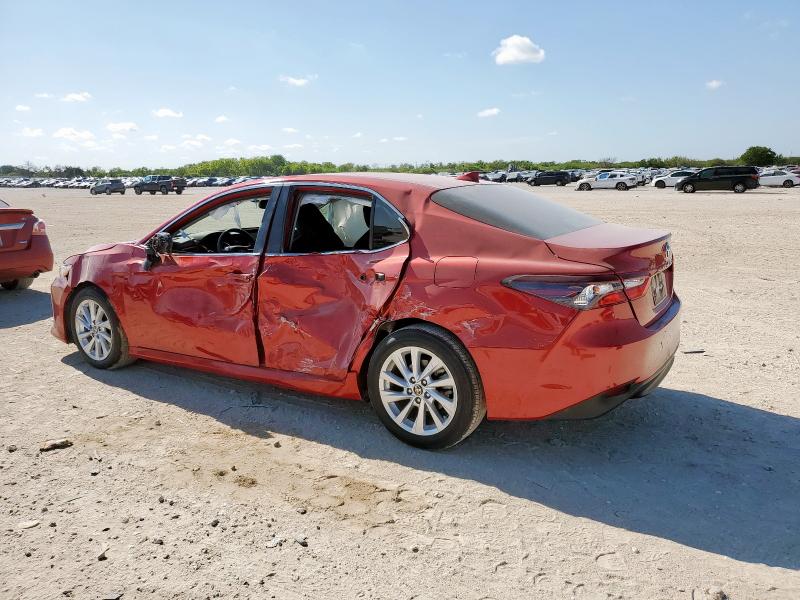 4T1R11AK3PU135403 - 2023 TOYOTA CAMRY LE RED photo 2