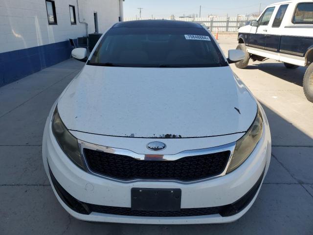 KNAGM4A70D5411796 - 2013 KIA OPTIMA LX WHITE photo 5