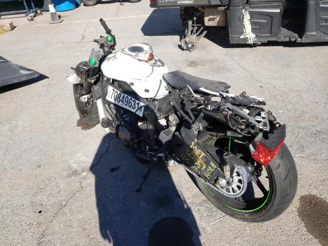 JKBZXJE18HA025539 - 2017 KAWASAKI ZX636 E WHITE photo 3