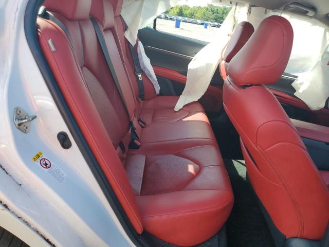 4T1B61HK5JU147293 - 2018 TOYOTA CAMRY XSE WHITE photo 10