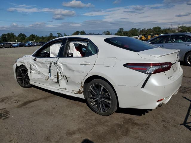 4T1B61HK5JU147293 - 2018 TOYOTA CAMRY XSE WHITE photo 2