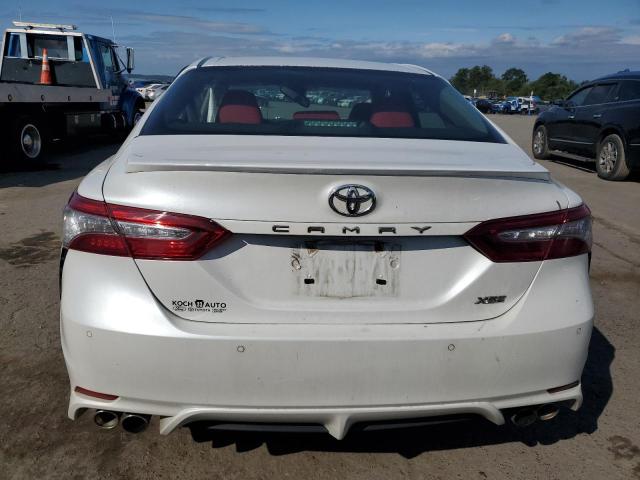 4T1B61HK5JU147293 - 2018 TOYOTA CAMRY XSE WHITE photo 6