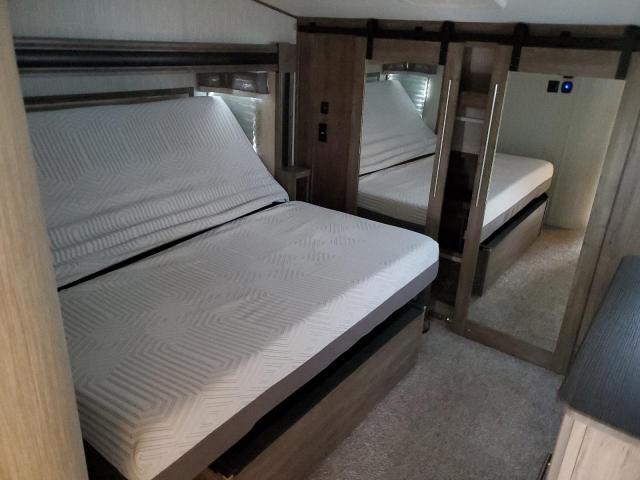 5ZT3SR3B0L6103475 - 2020 FOREST RIVER SABRE COBALT 38DBQ WHITE photo 5