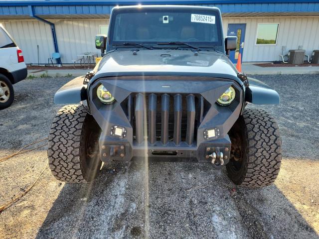 1J4HA5H18BL615952 - 2011 JEEP WRANGLER U SAHARA Verde foto 5