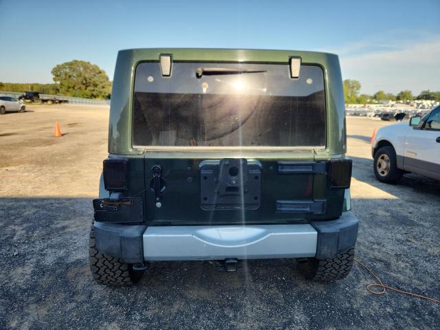 1J4HA5H18BL615952 - 2011 JEEP WRANGLER U SAHARA Verde foto 6