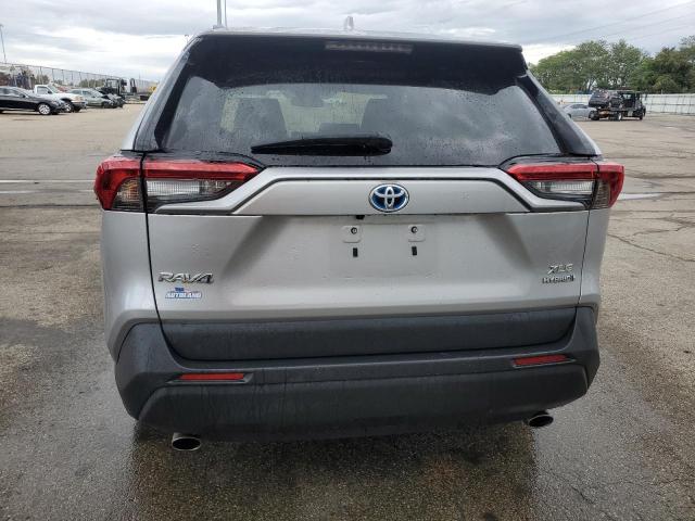 4T3RWRFV0PU094786 - 2023 TOYOTA RAV4 XLE Күміс фото 6