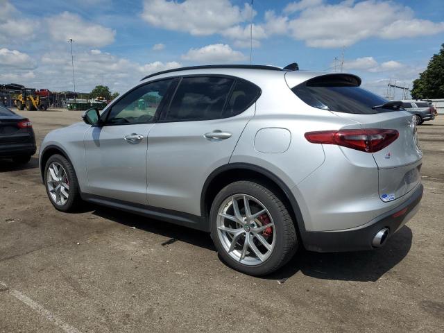 ZASFAKNN3J7C22667 - 2018 ALFA ROMEO STELVIO TI SPORT SILVER photo 2
