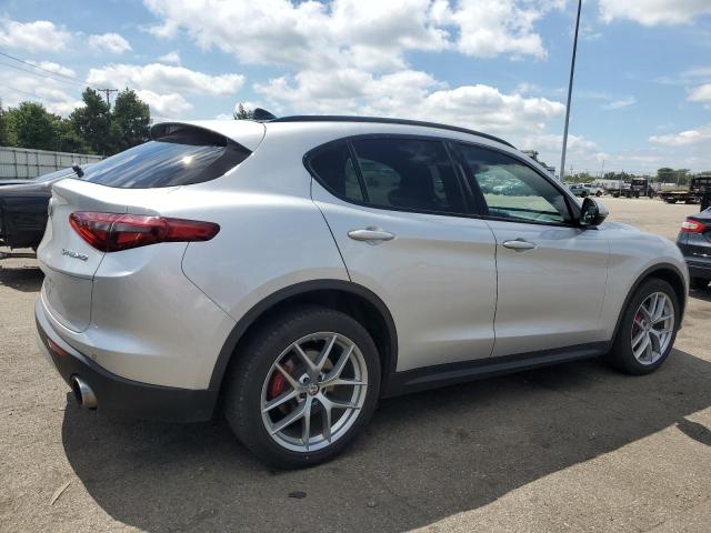 ZASFAKNN3J7C22667 - 2018 ALFA ROMEO STELVIO TI SPORT SILVER photo 3