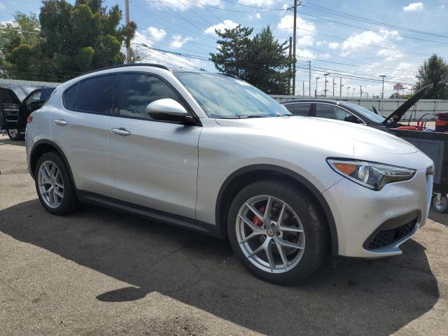 ZASFAKNN3J7C22667 - 2018 ALFA ROMEO STELVIO TI SPORT SILVER photo 4