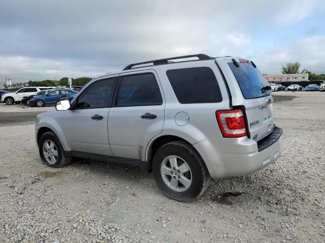 1FMCU0C78BKC60109 - 2011 FORD ESCAPE XLS SILVER photo 2
