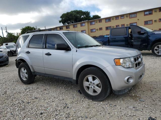 1FMCU0C78BKC60109 - 2011 FORD ESCAPE XLS SILVER photo 4