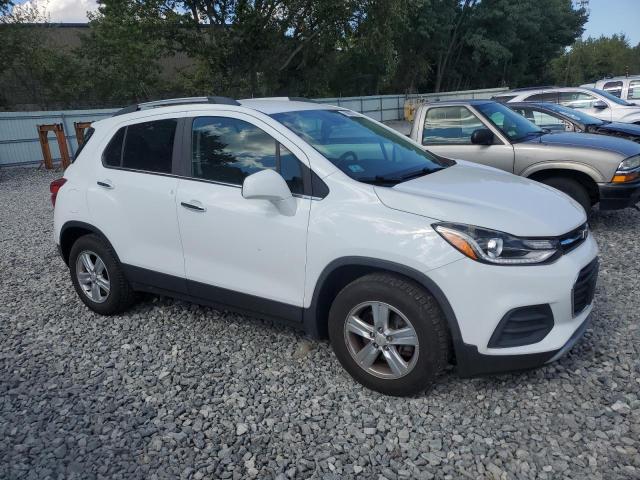KL7CJLSB8JB635223 - 2018 CHEVROLET TRAX 1LT WHITE photo 4