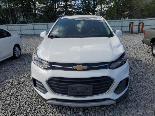 KL7CJLSB8JB635223 - 2018 CHEVROLET TRAX 1LT WHITE photo 5