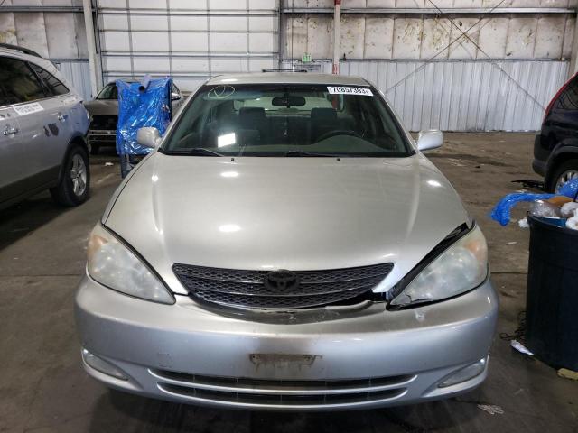 JTDBE32K530172345 - 2003 TOYOTA CAMRY LE BEIGE photo 5