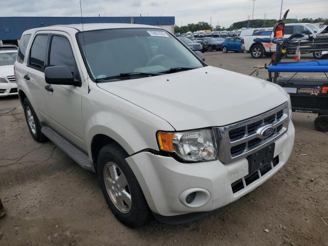 1FMCU9C78CKA94390 - 2012 FORD ESCAPE XLS WHITE photo 4