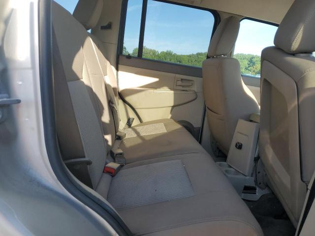 1J8GN28K48W131872 - 2008 JEEP LIBERTY SPORT SILVER photo 11