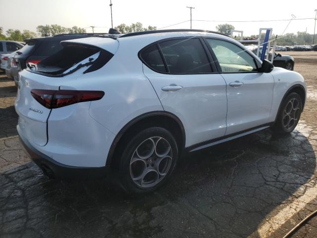 ZASPAKBN1N7D47875 - 2022 ALFA ROMEO STELVIO TI WHITE photo 3