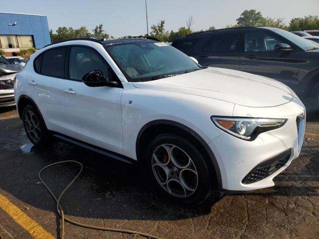 ZASPAKBN1N7D47875 - 2022 ALFA ROMEO STELVIO TI WHITE photo 4