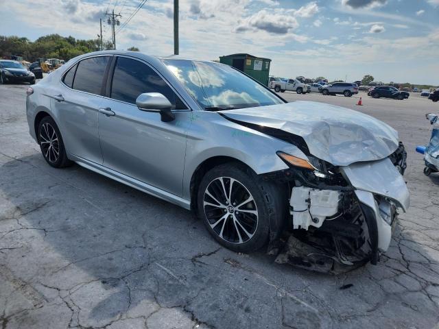 JTNB11HK8J3034457 - 2018 TOYOTA CAMRY L SILVER photo 4