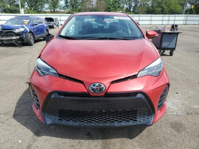2T1BURHE9HC774461 - 2017 TOYOTA COROLLA L RED photo 5